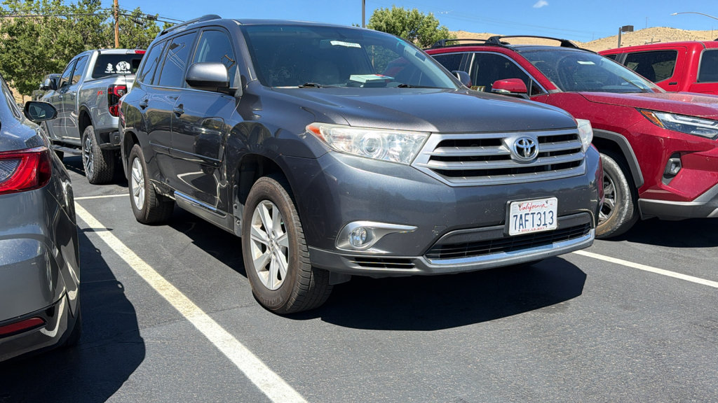 Used 2013 Toyota Highlander SE AWD/4WD image 1