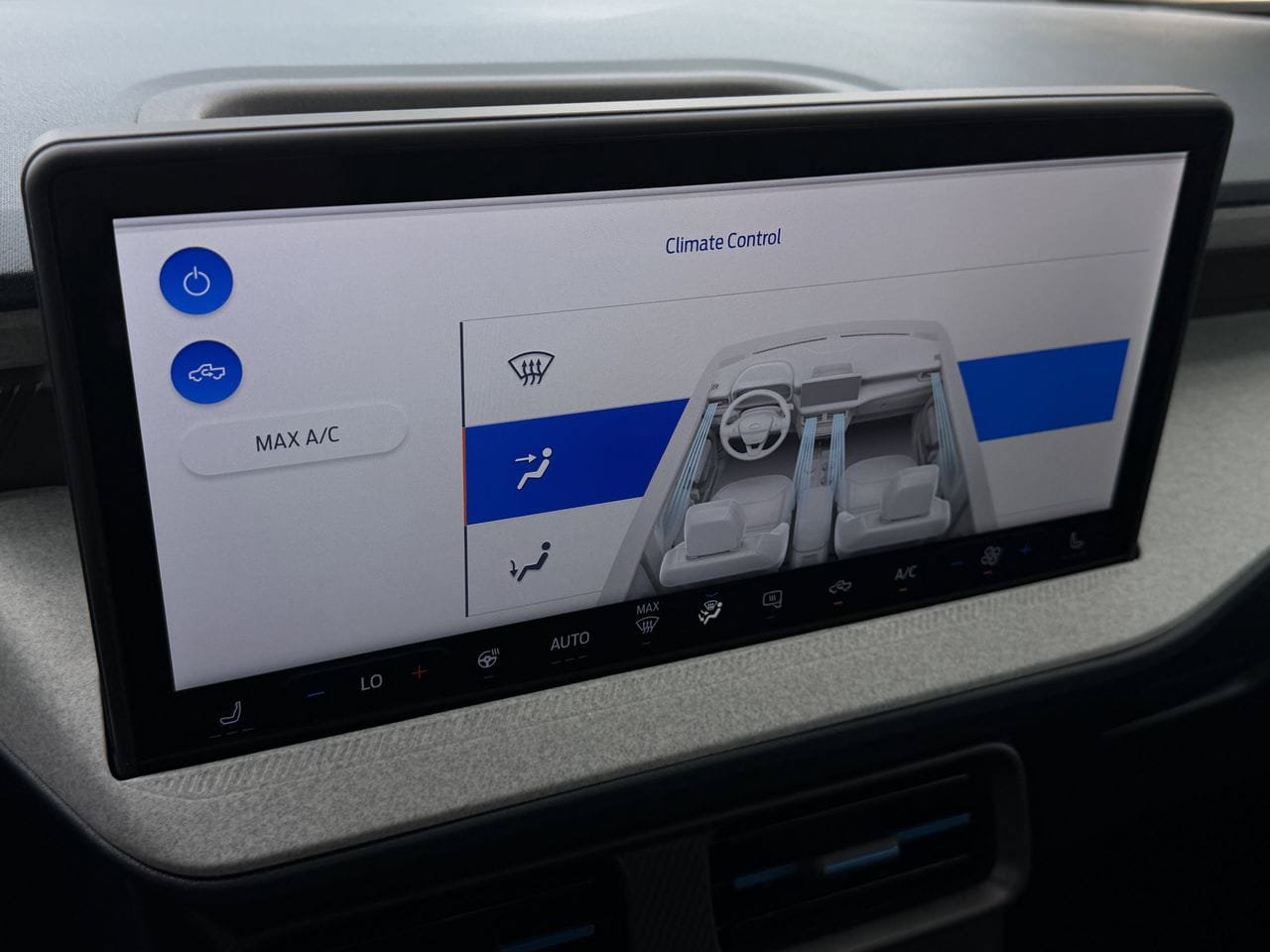 New 2026 Ford Maverick XLT w/ XLT Luxury Package FWD image 18