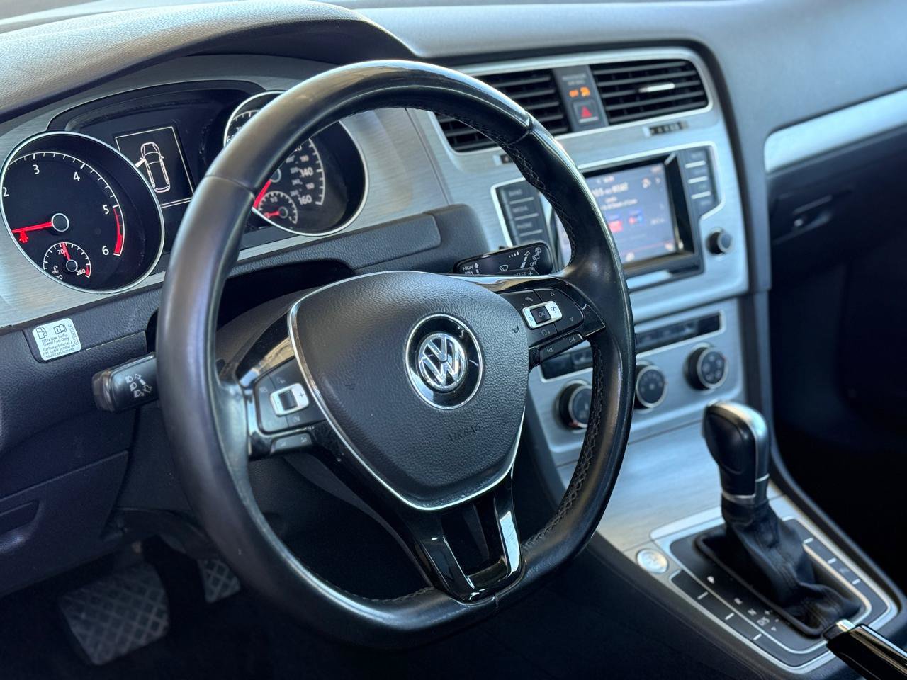 Used 2015 Volkswagen Golf TDI SE FWD image 16