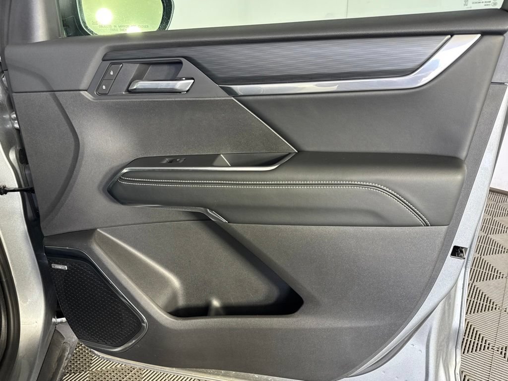 Certified 2026 GMC Acadia Elevation w/ Elevation Premium Package AWD/4WD image 47