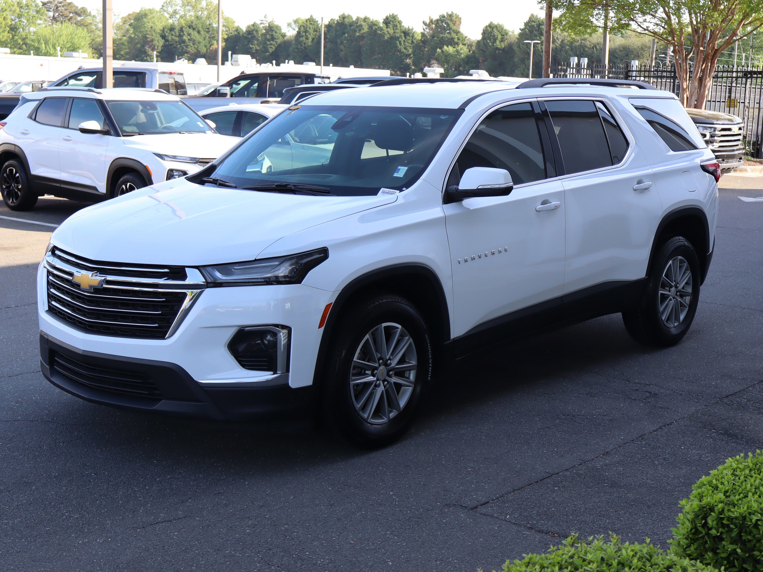 Used 2023 Chevrolet Traverse LT FWD image 5
