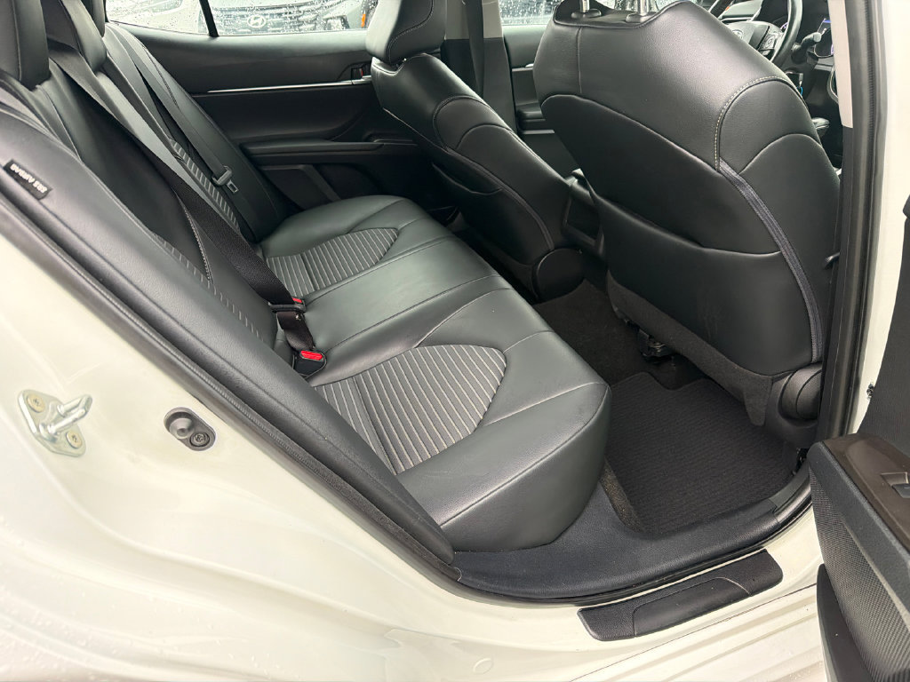 Used 2022 Toyota Camry SE w/ Carpet Mat Package (TMS) FWD image 15