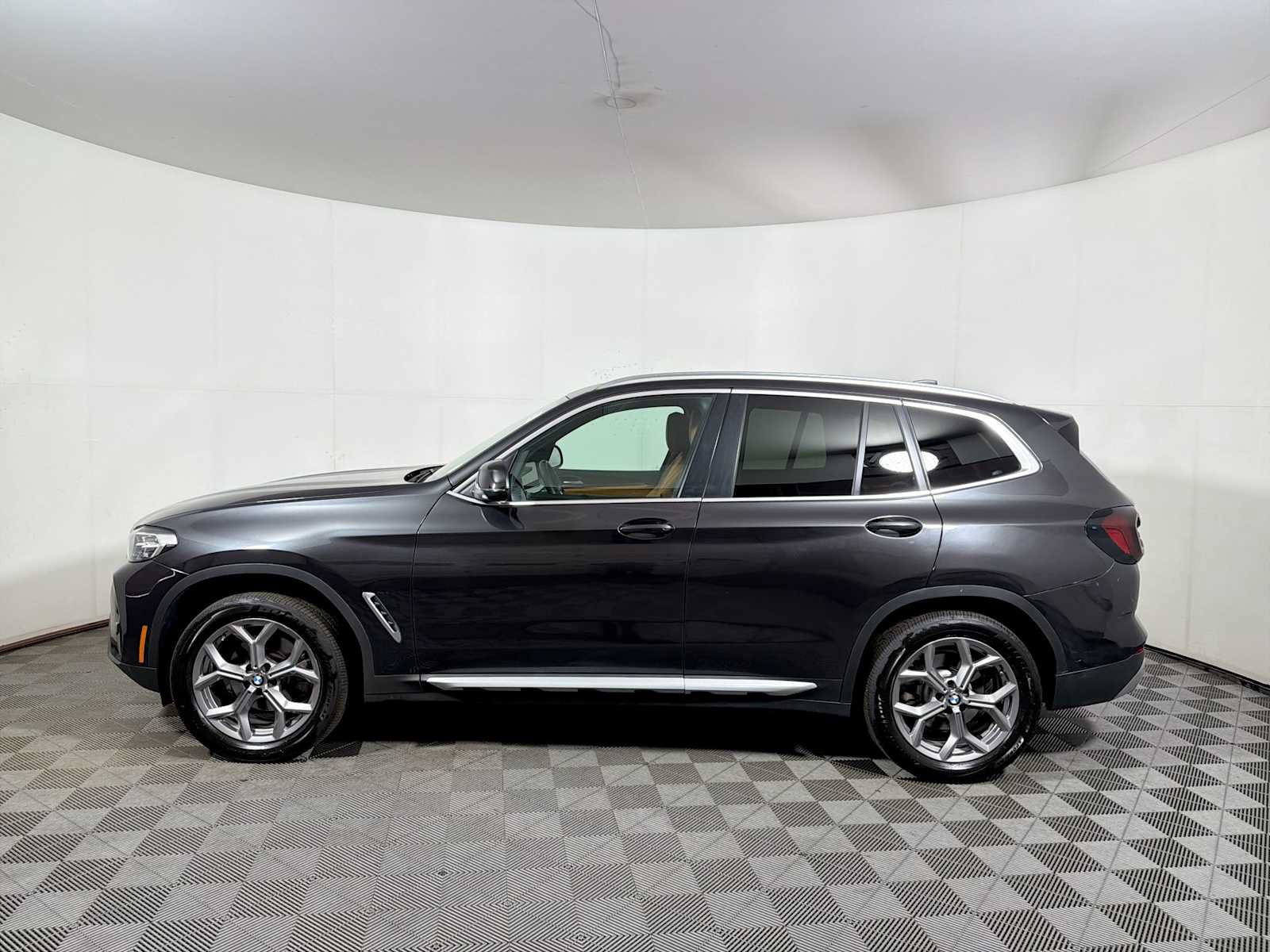 Used 2024 BMW X3 xDrive30i w/ Premium Package AWD/4WD image 4
