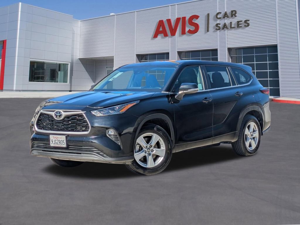 Used 2024 Toyota Highlander LE image 1