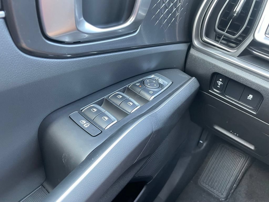 New 2026 Kia Sorento S w/ S Panoramic Sunroof Package FWD image 12