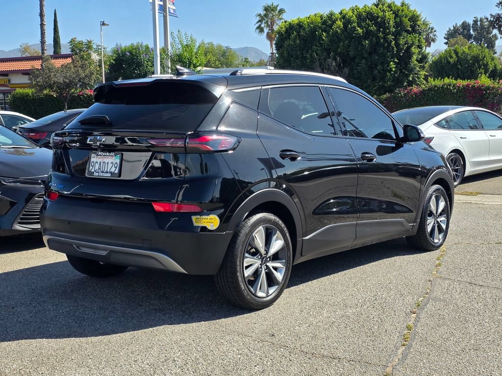 Used 2022 Chevrolet Bolt EUV LT w/ Convenience Package FWD image 5