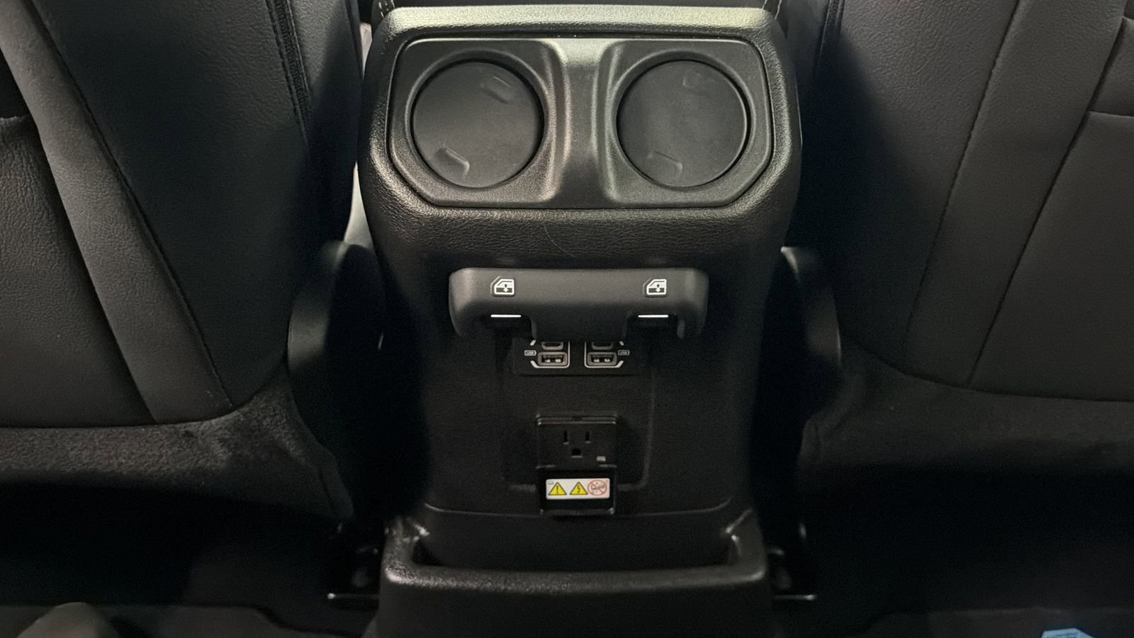 Used 2025 Jeep Wrangler Unlimited Sahara w/ Safety Group AWD/4WD image 34