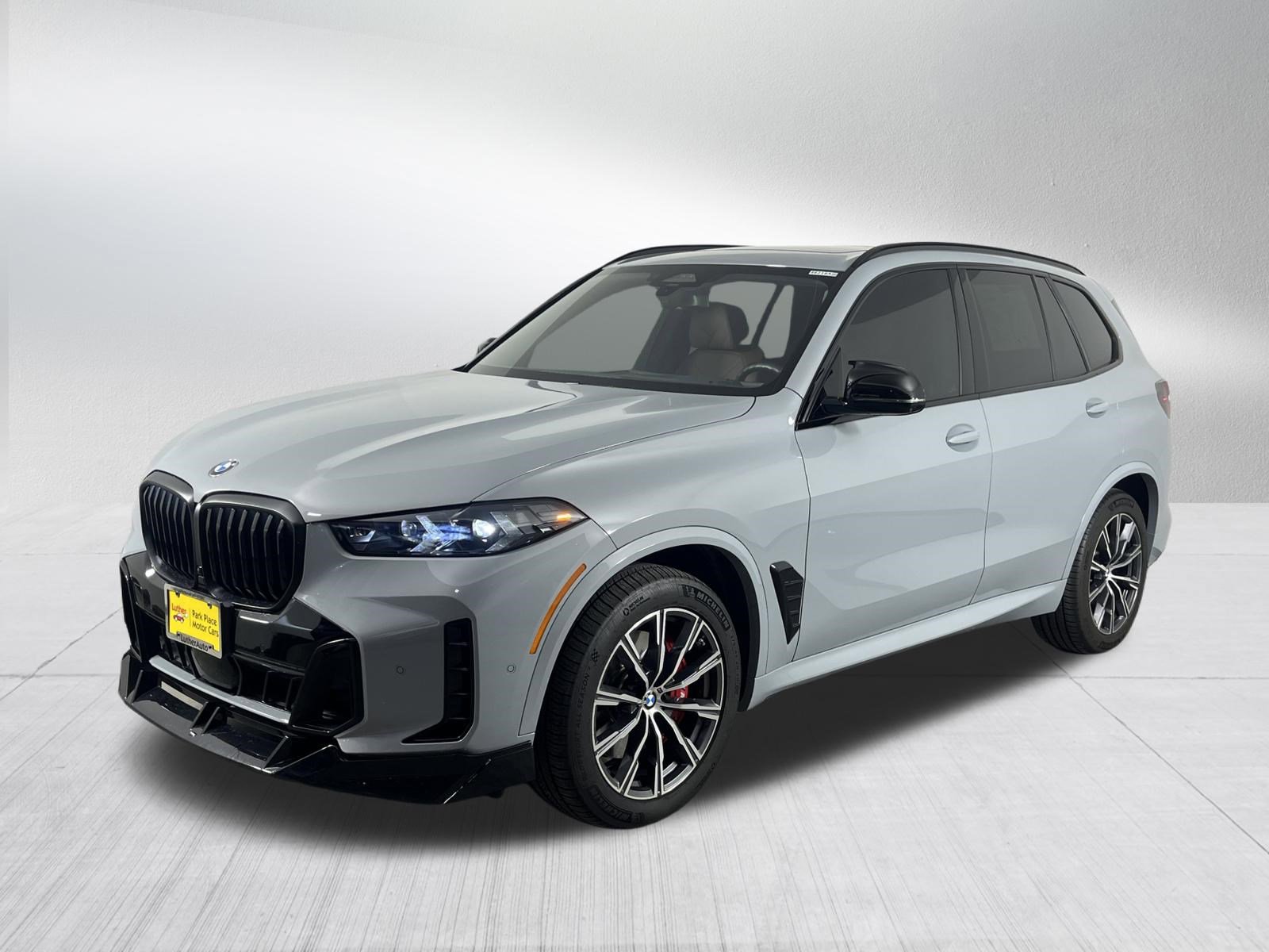 Used 2024 BMW X5 xDrive40i w/ M Sport Package AWD/4WD image 3