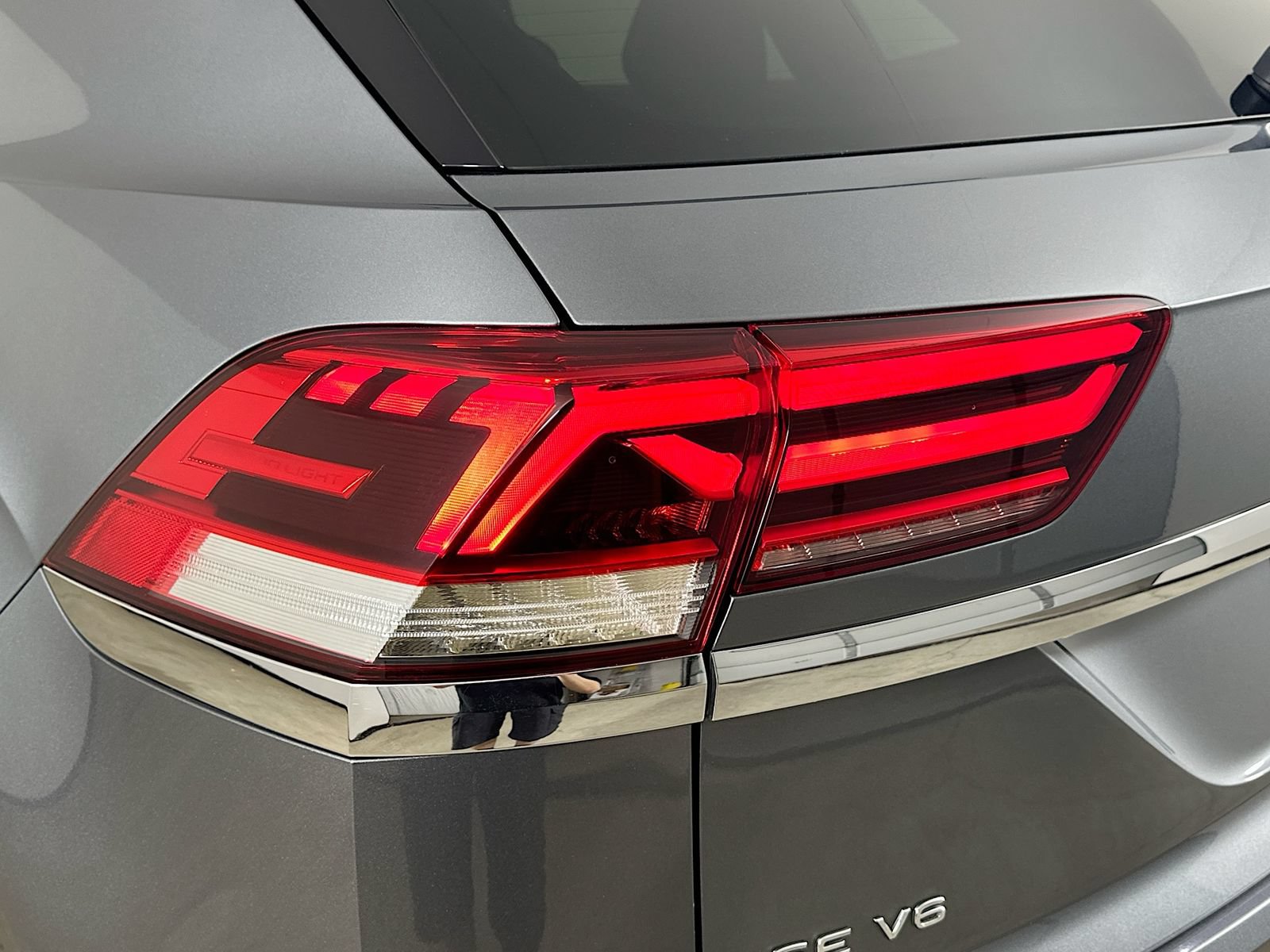 Used 2020 Volkswagen Atlas Cross Sport SE w/ Panoramic Sunroof Package AWD/4WD image 13