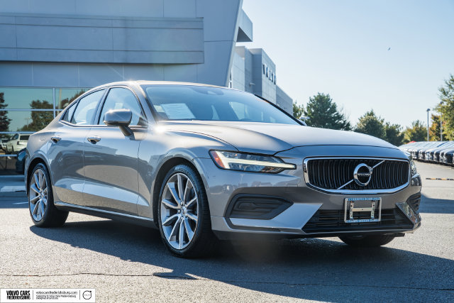 Used 2019 Volvo S60 T5 Momentum w/ Premium Package FWD image 1