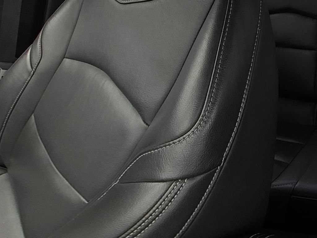 Used 2024 Cadillac XT4 Premium Luxury FWD image 12