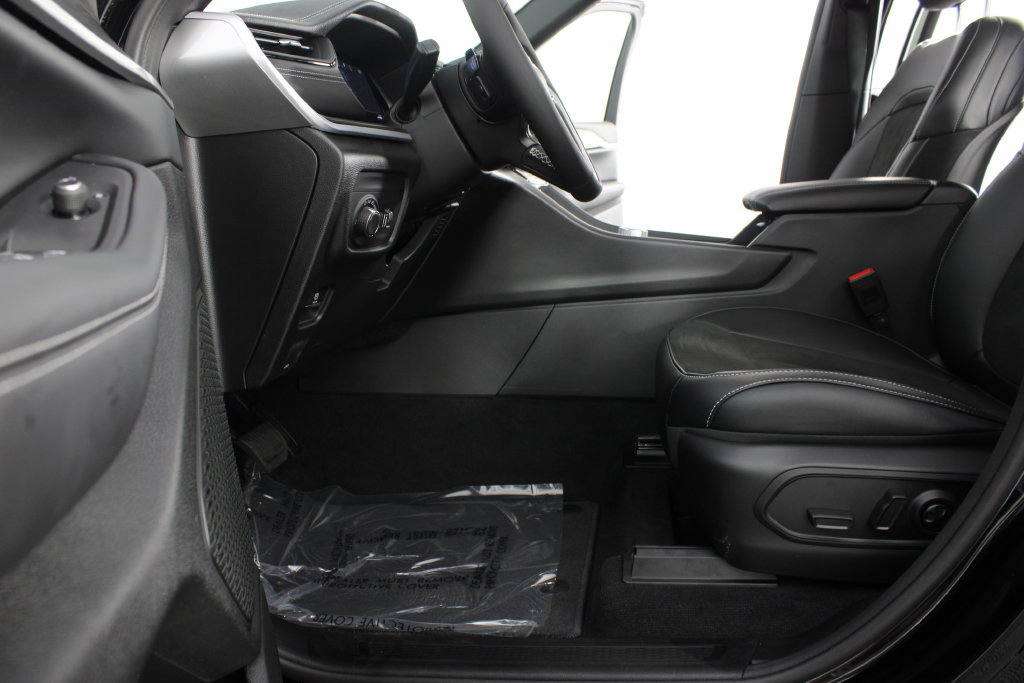 New 2027 Jeep Grand Cherokee 4WD image 16