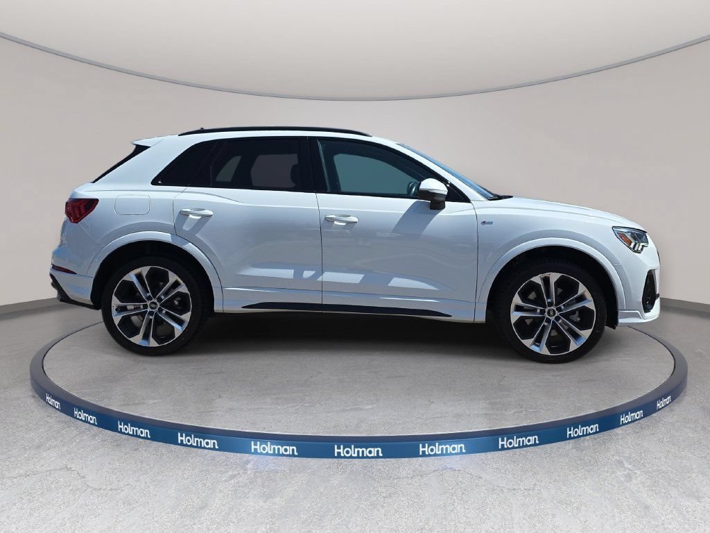 Used 2022 Audi Q3 2.0T Premium Plus w/ Premium Plus Package AWD/4WD image 5
