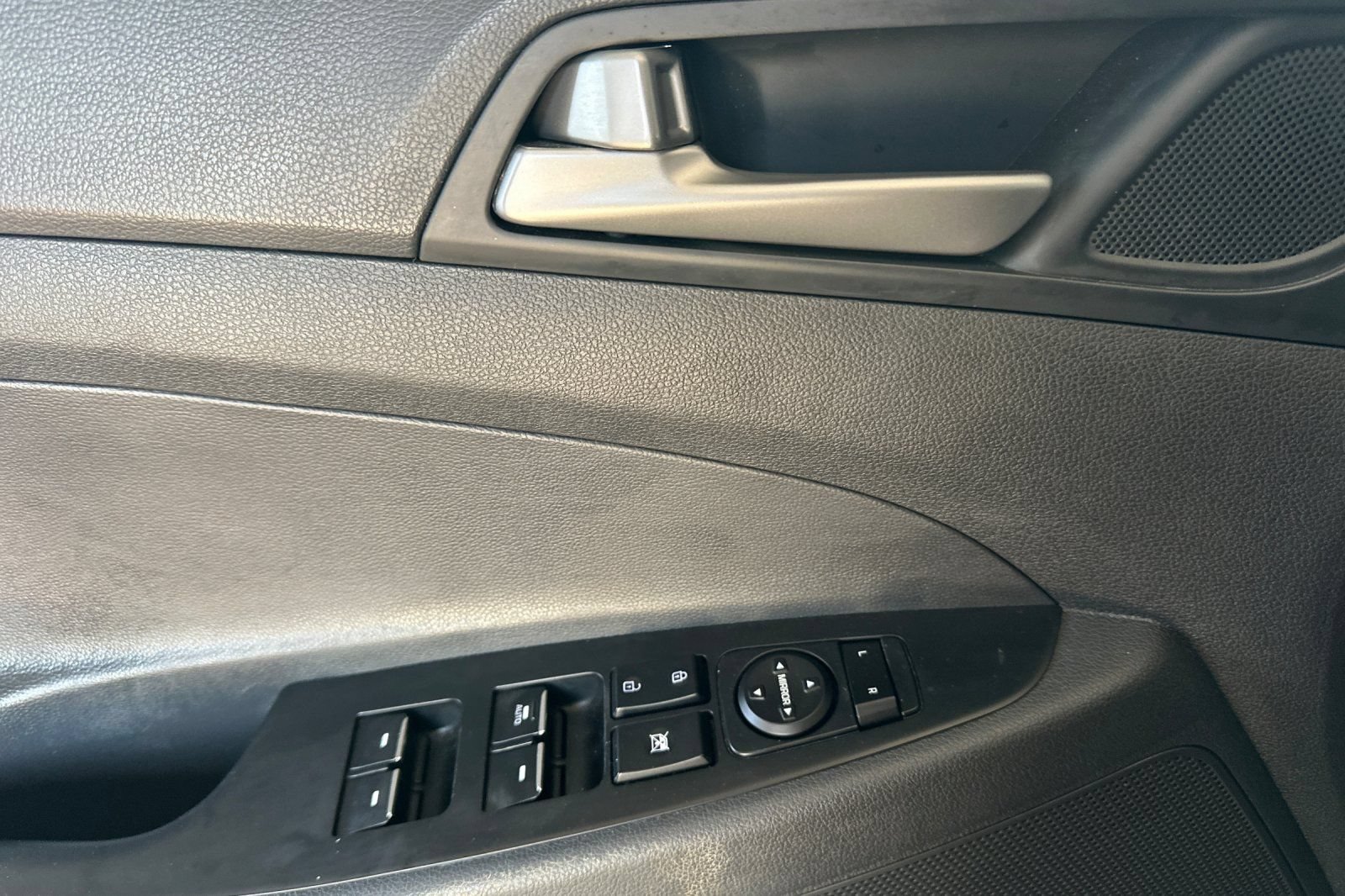 Used 2018 Hyundai Tucson Limited w/ Cargo Package FWD image 11