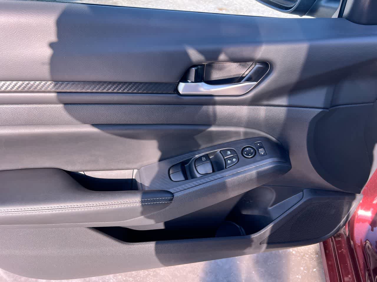 Used 2025 Nissan Altima 2.5 SV image 13