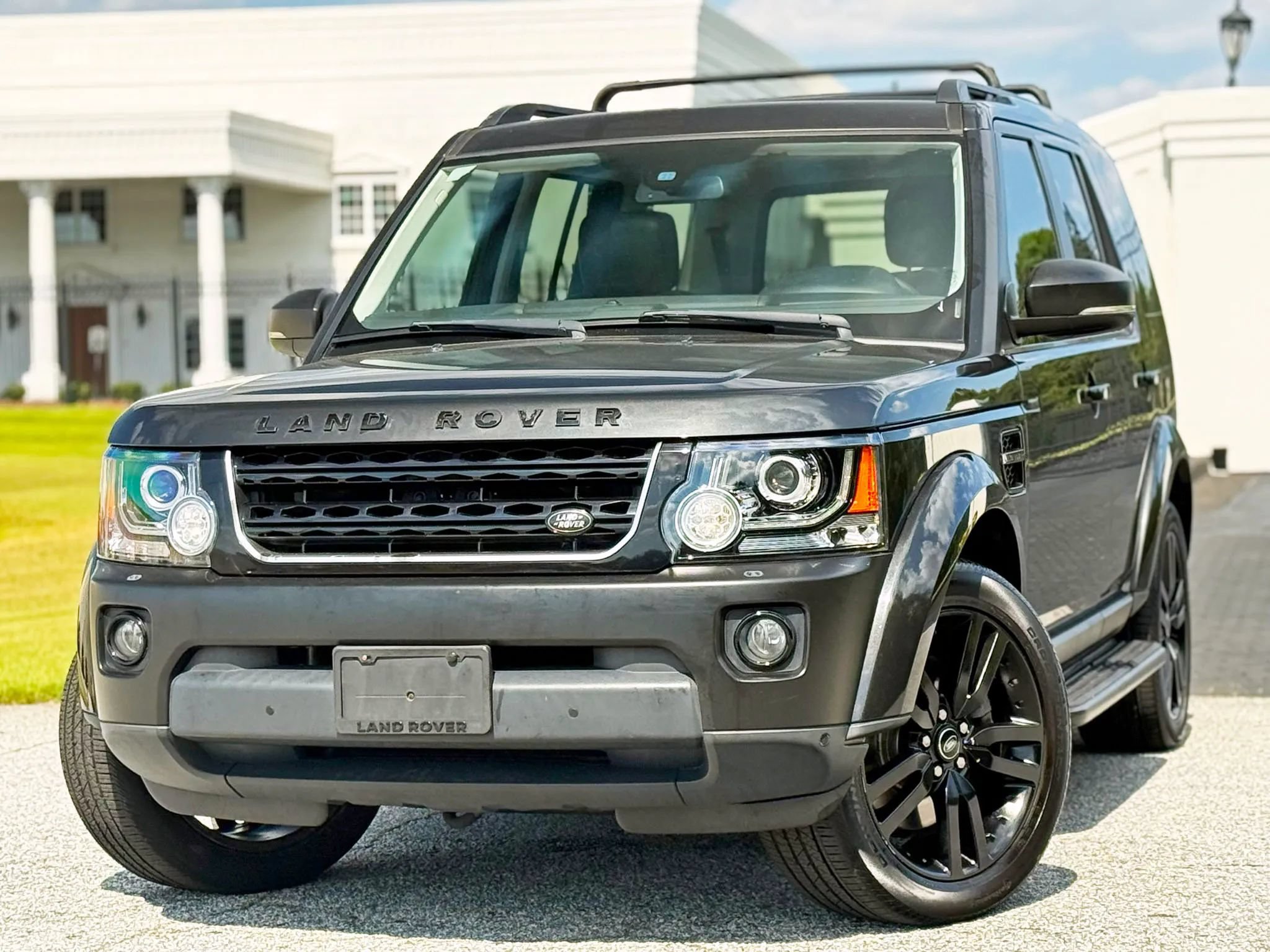 Used 2015 Land Rover LR4 HSE AWD/4WD image 2
