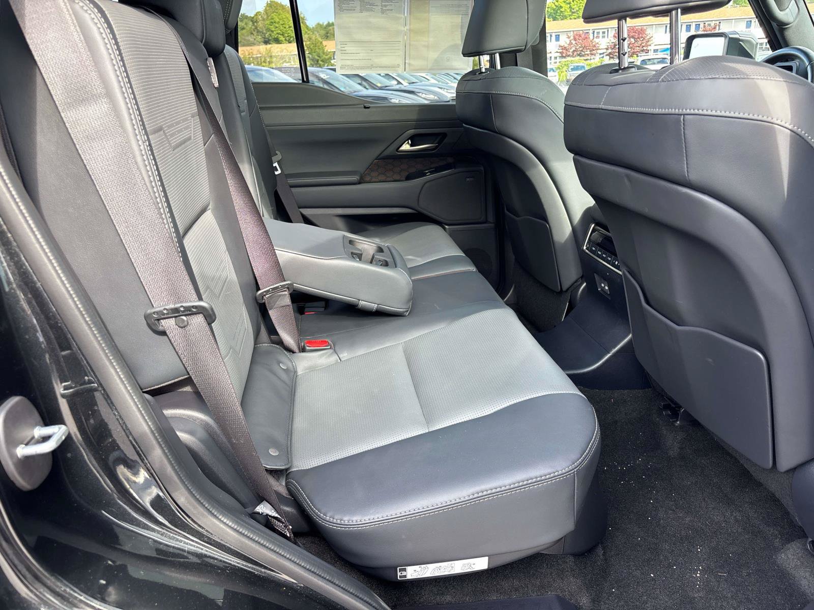 Used 2024 Lexus GX 550 w/ Accessory Package (Z1) AWD/4WD image 17