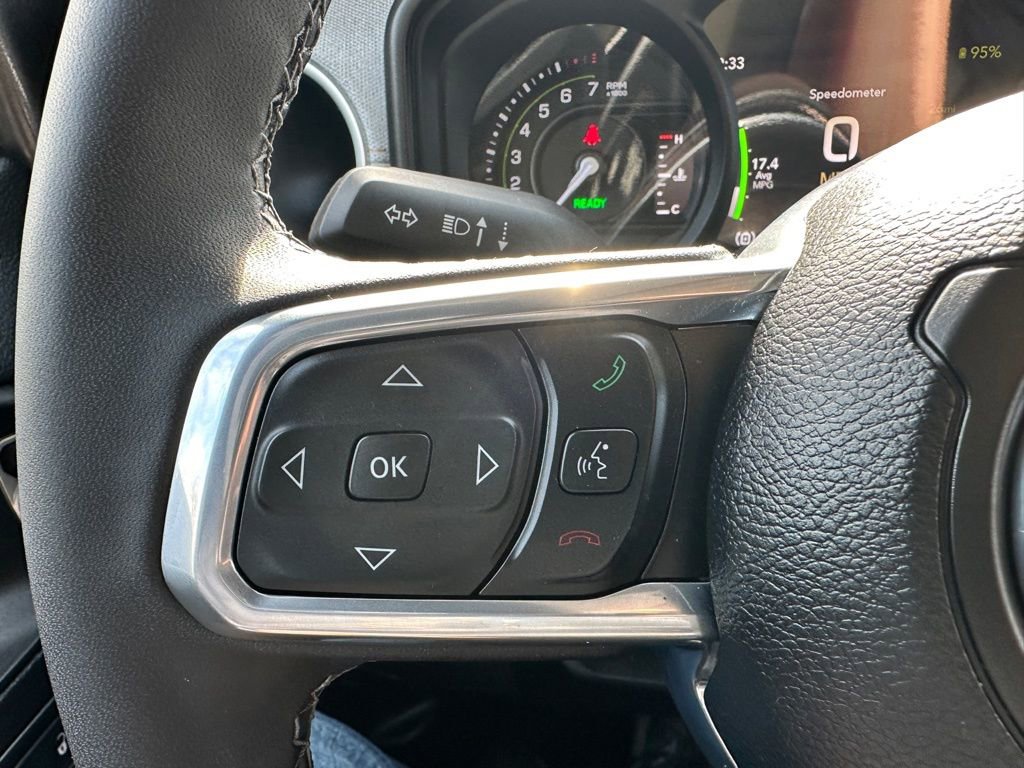 Used 2025 Jeep Wrangler Unlimited Sahara image 27