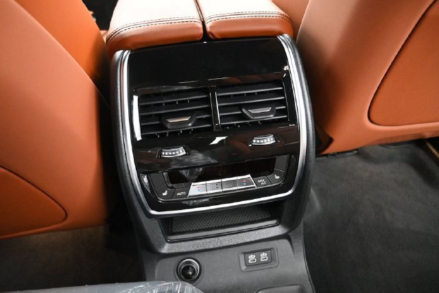 New 2027 BMW X7 M60i AWD/4WD image 17