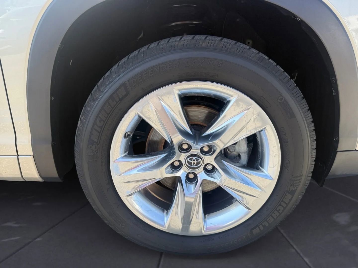 Used 2016 Toyota Highlander Limited image 41