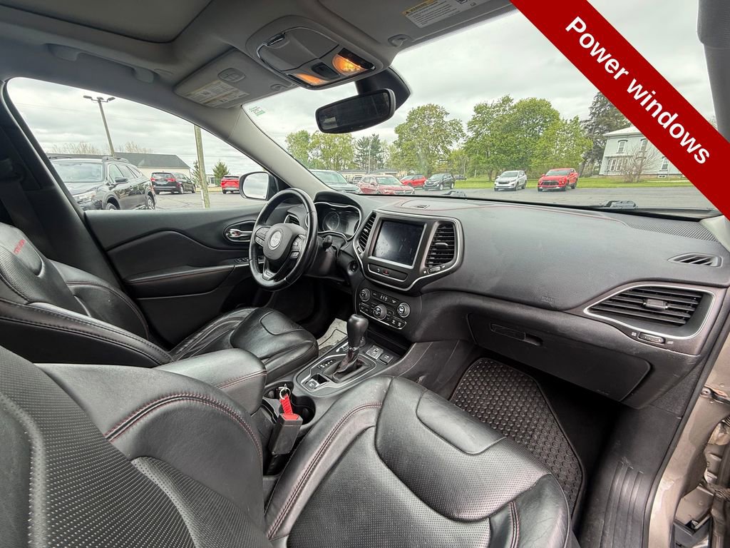 Used 2020 Jeep Cherokee Trailhawk AWD/4WD image 45