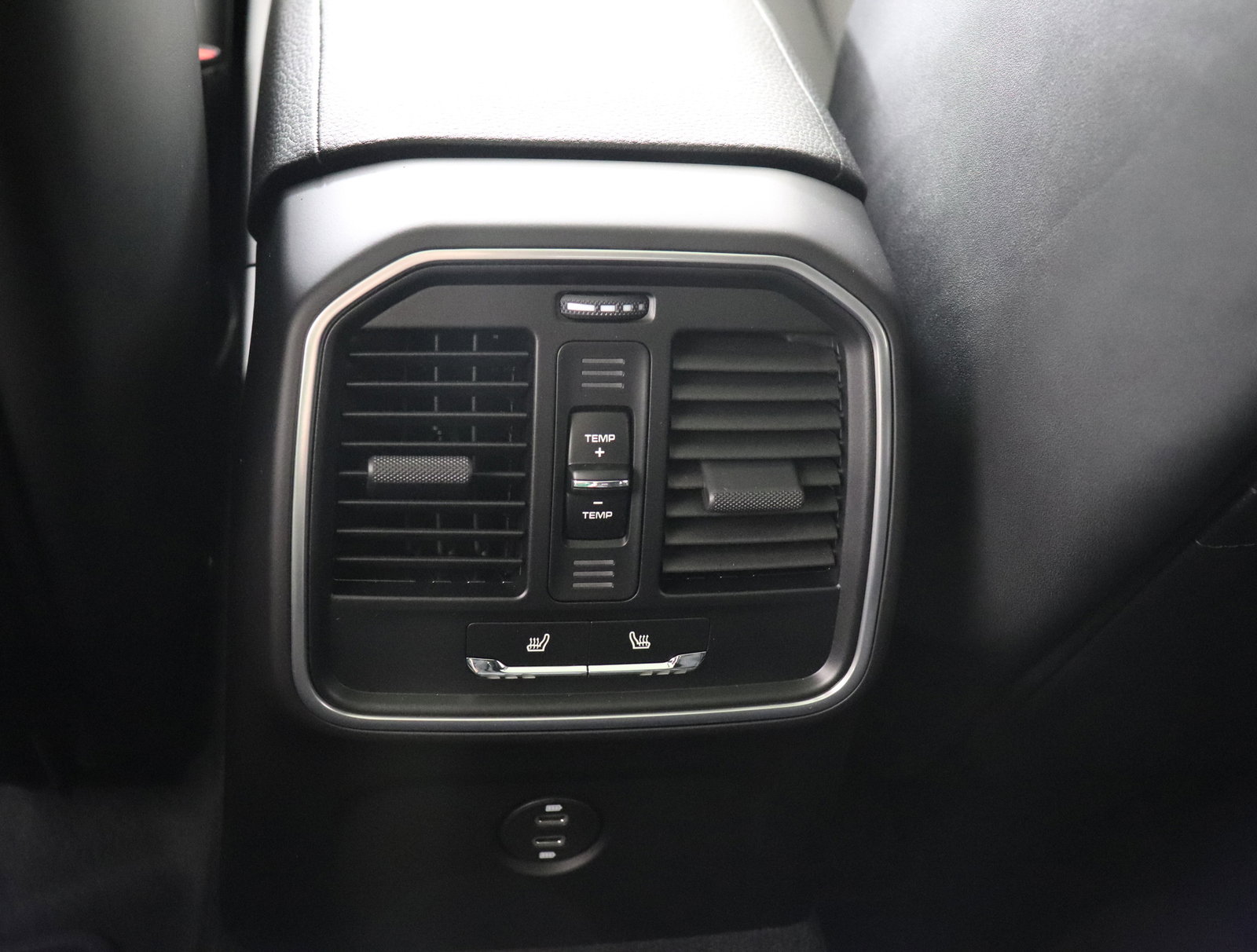 Used 2025 Porsche Macan image 21