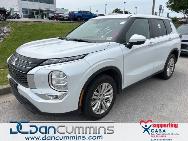 Used 2024 Mitsubishi Outlander ES AWD/4WD image 1