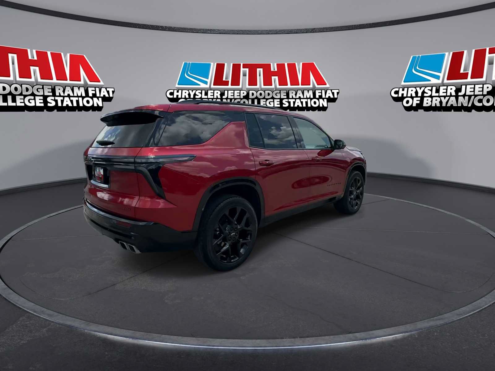 Used 2025 Chevrolet Traverse RS FWD image 8