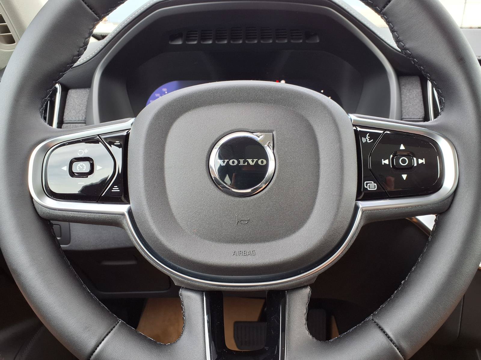 New 2026 Volvo XC90 T8 Core w/ Protection Package Premier AWD/4WD image 16
