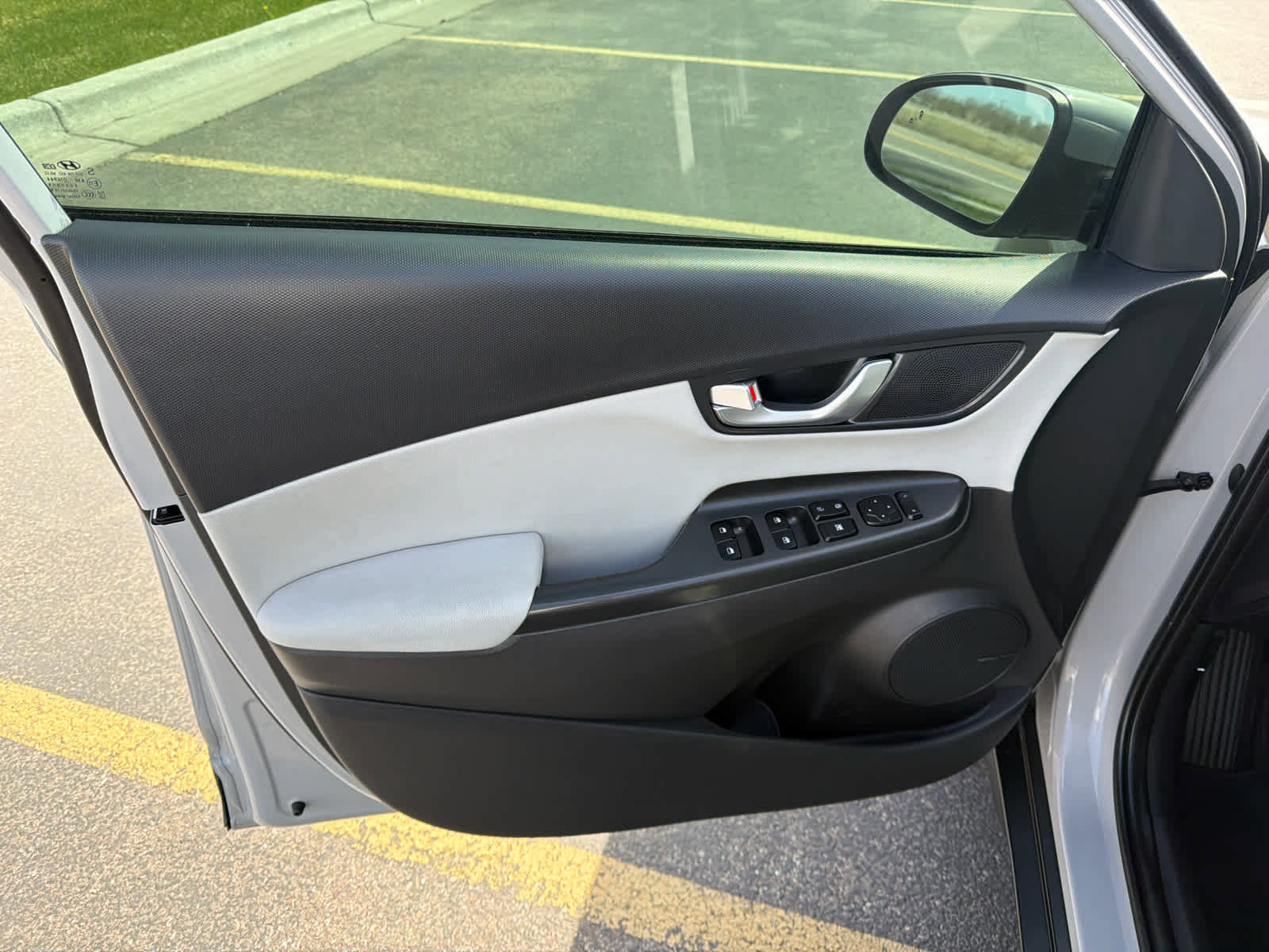 Used 2023 Hyundai Kona Limited AWD/4WD image 21