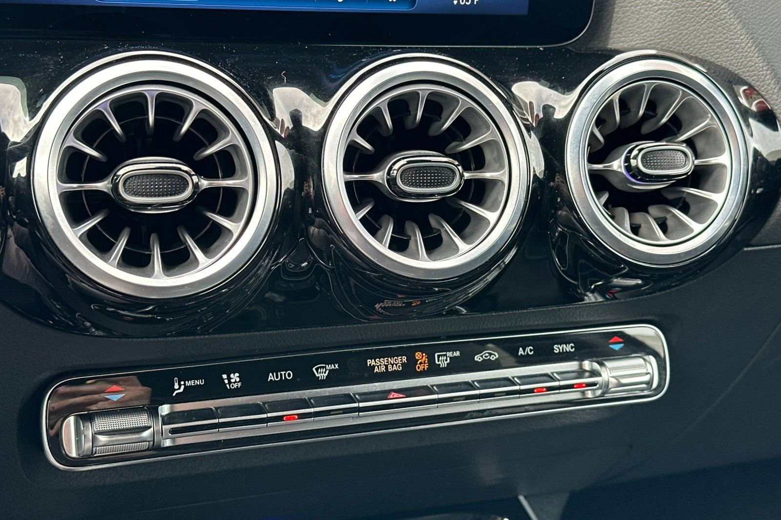 Certified 2025 Mercedes-Benz GLA 250 image 23