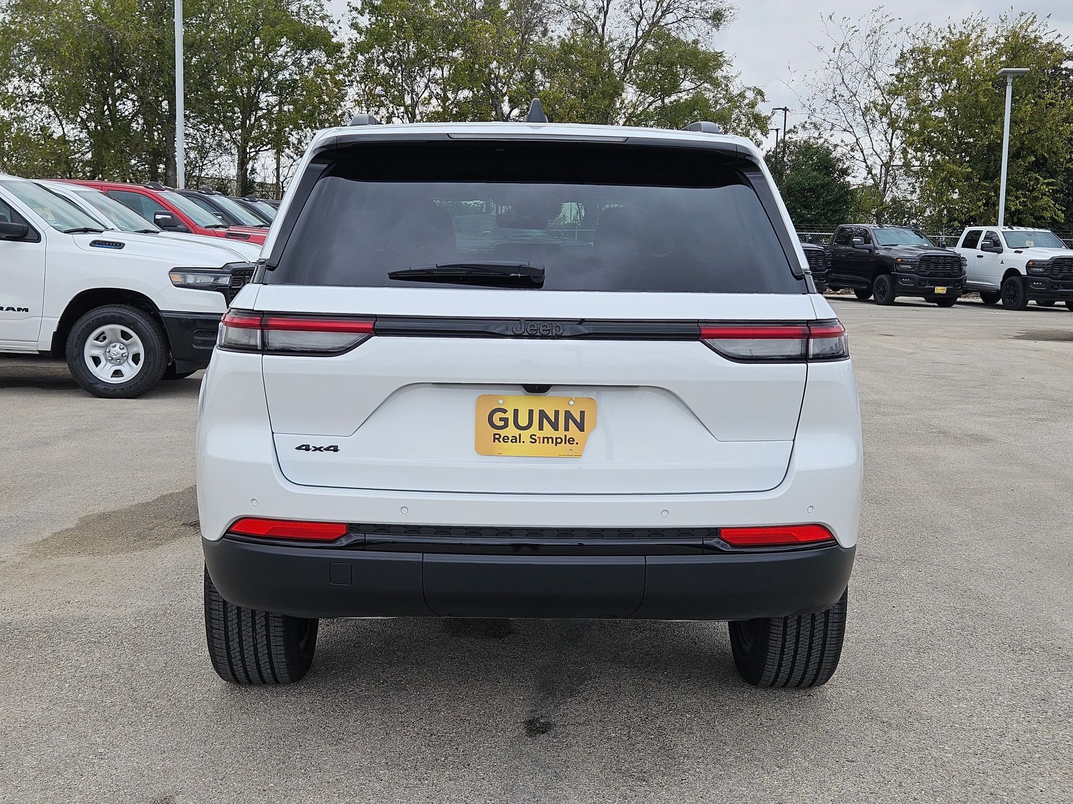 New 2025 Jeep Grand Cherokee Altitude image 4