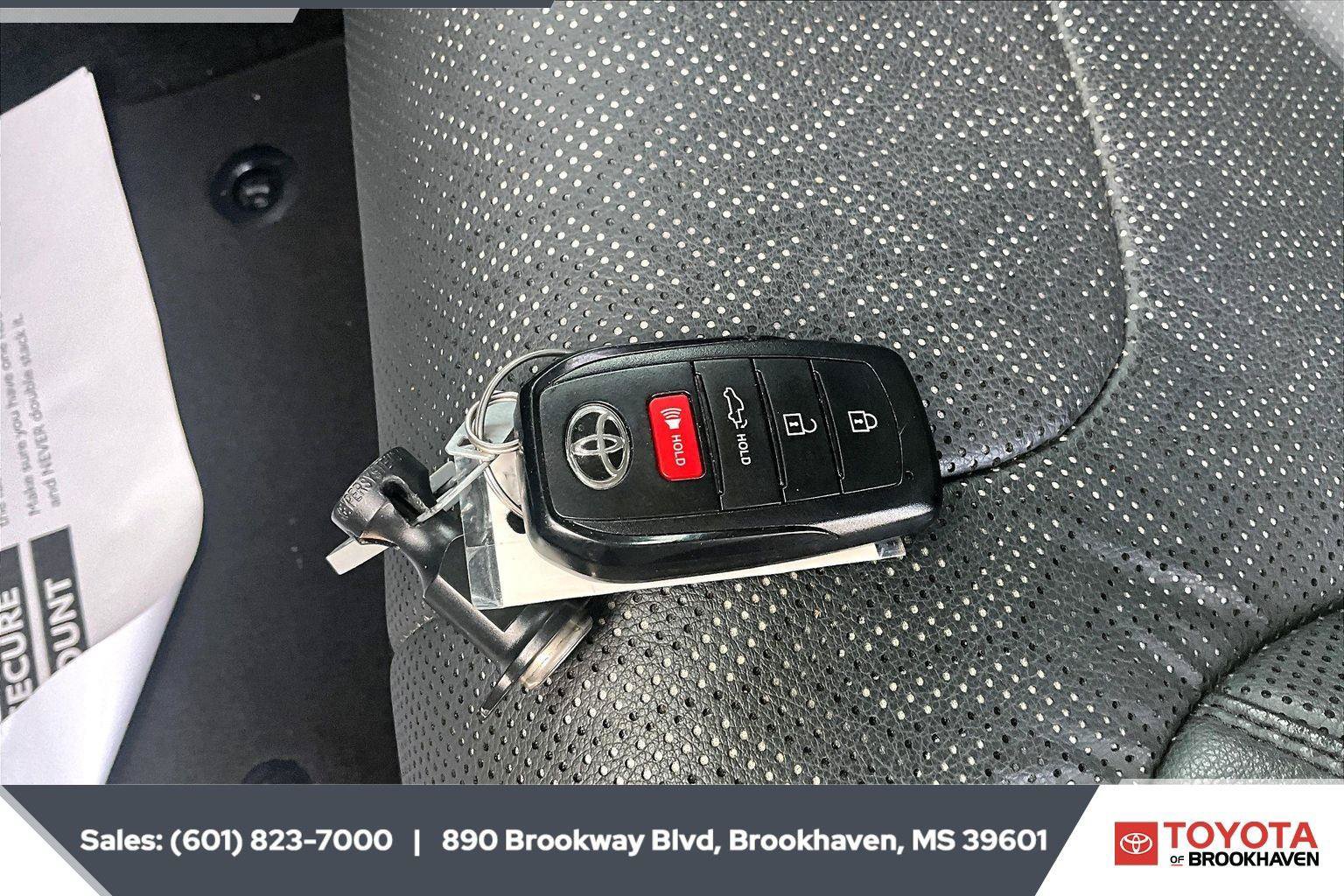 Used 2024 Toyota Tundra Limited w/ Power Package AWD/4WD image 9