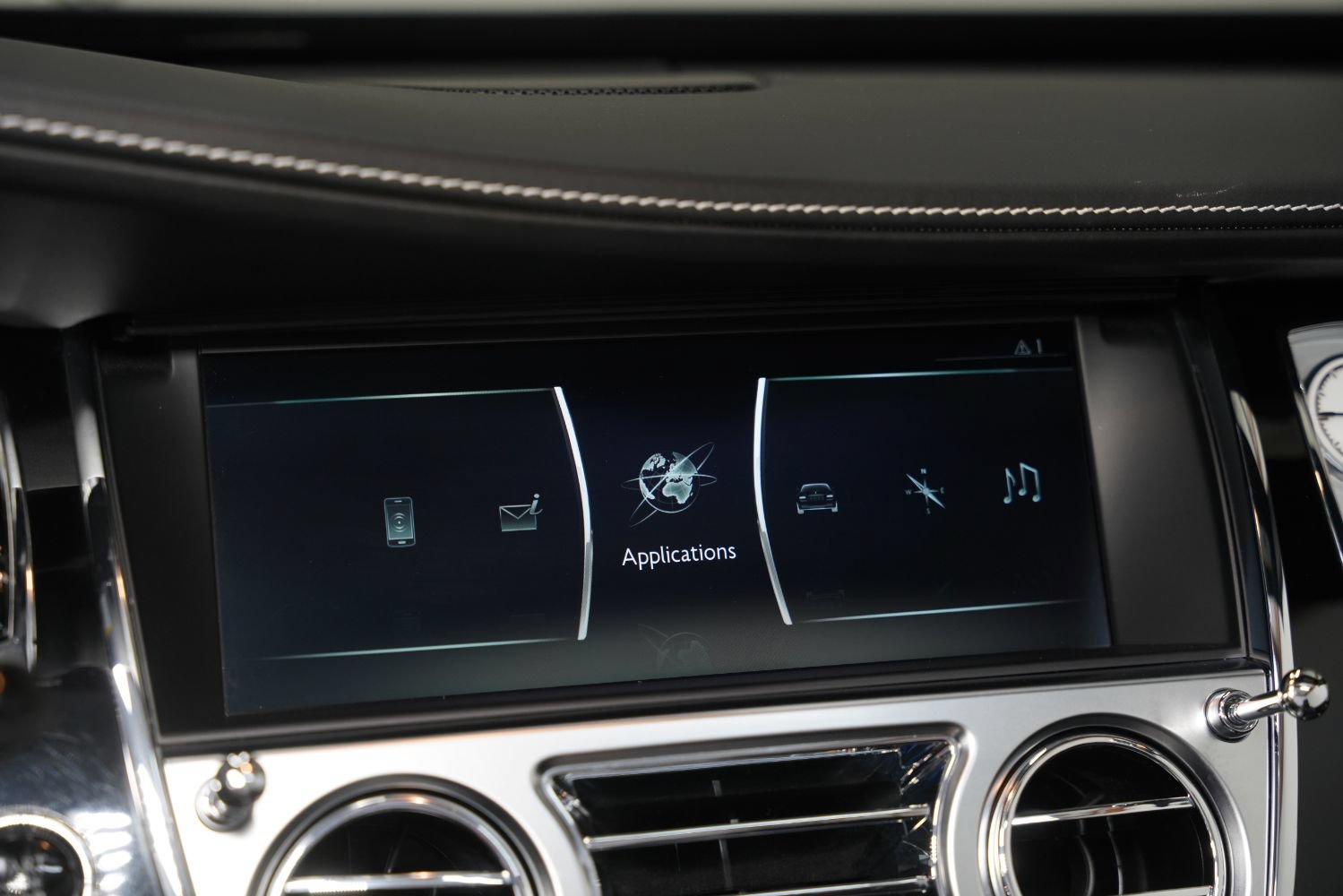 Used 2019 Rolls-Royce Dawn RWD image 43