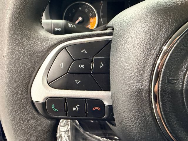 Used 2018 Jeep Renegade Latitude AWD/4WD image 32