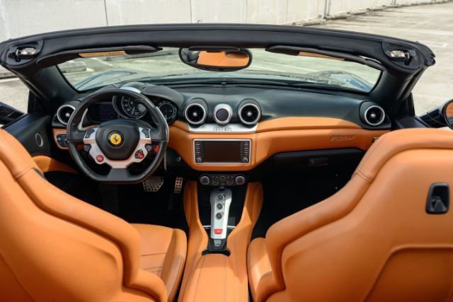 Used 2015 Ferrari California T RWD image 10