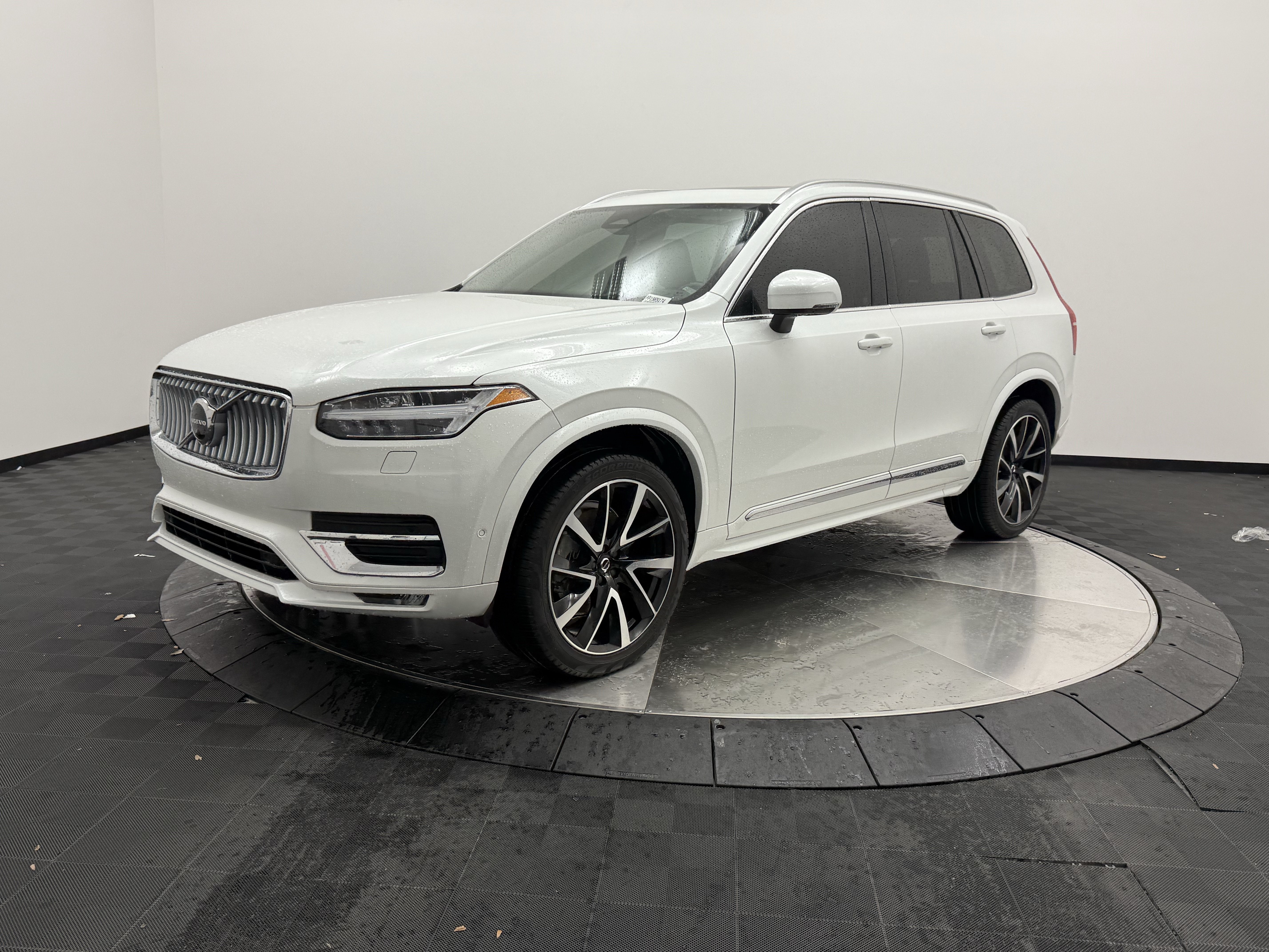 Used 2023 Volvo XC90 B5 Plus w/ Protection Package Premier AWD/4WD image 3