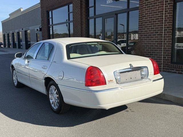 Used 2006 Lincoln Town Car Signature RWD image 5