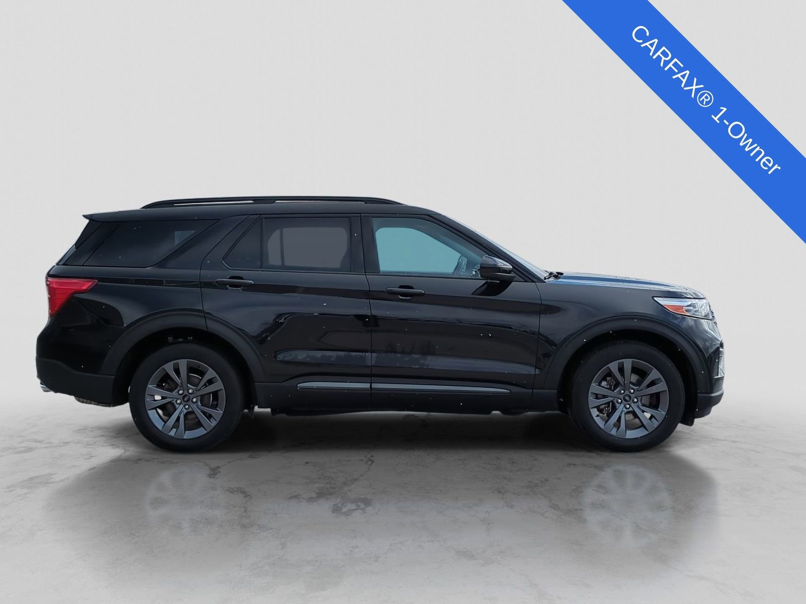 Used 2023 Ford Explorer XLT w/ Equipment Group 202A image 9