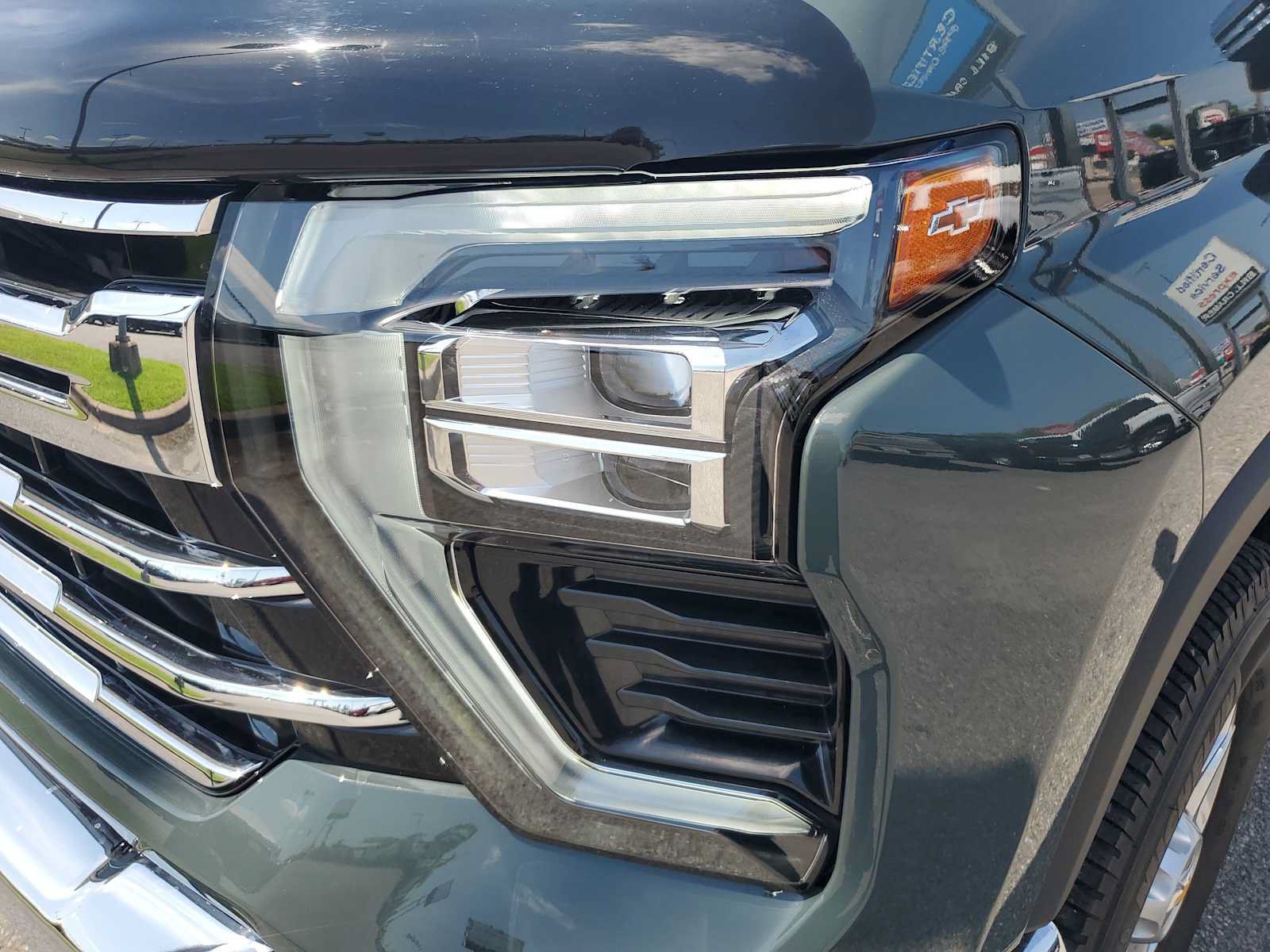 Used 2025 Chevrolet Silverado 2500 LTZ w/ LTZ Convenience Package AWD/4WD image 15