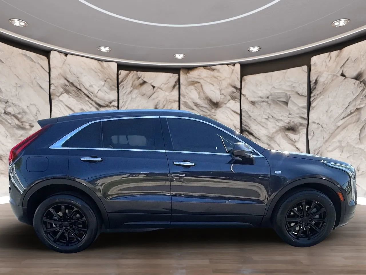 Used 2022 Cadillac XT4 Luxury w/ Cold Weather Package image 2