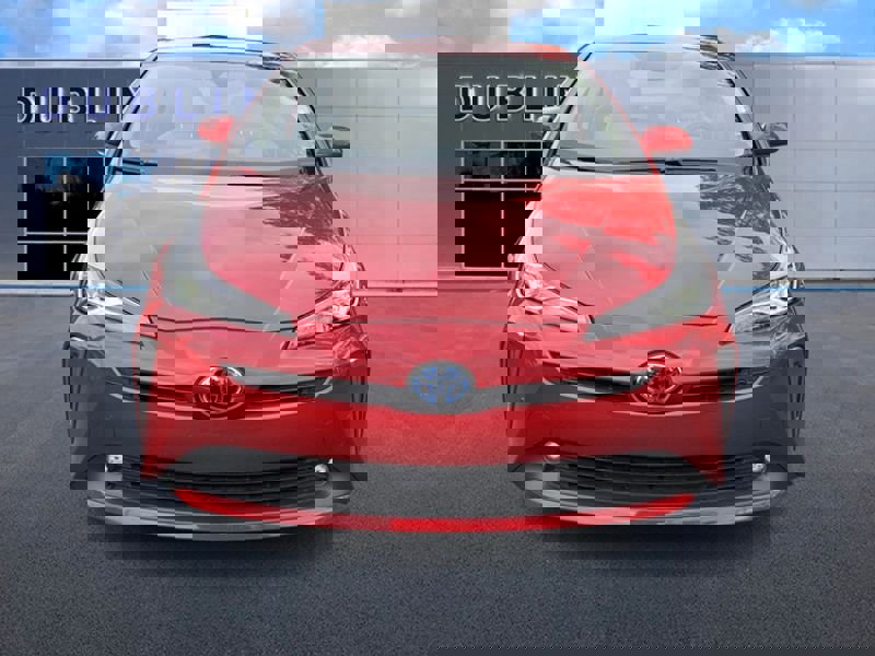 Used 2022 Toyota Prius XLE image 2