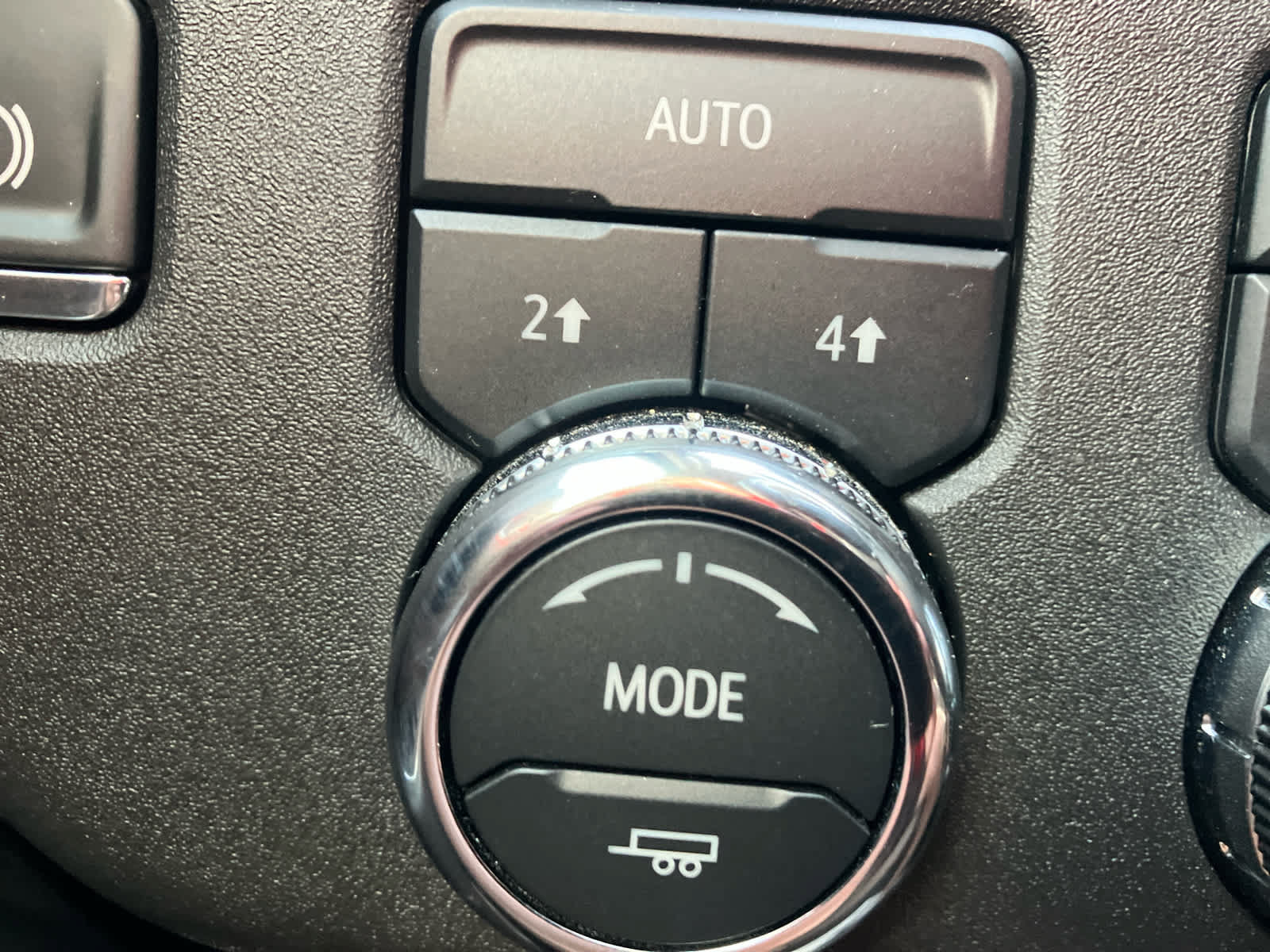 Used 2025 GMC Sierra 1500 SLE AWD/4WD image 15