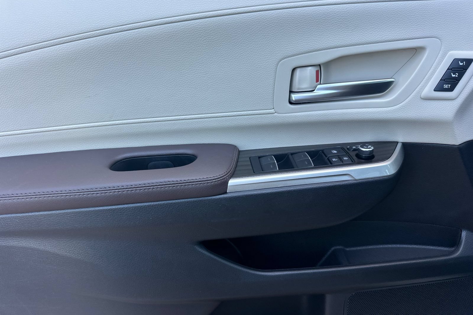 Certified 2023 Toyota Sienna Platinum FWD image 13