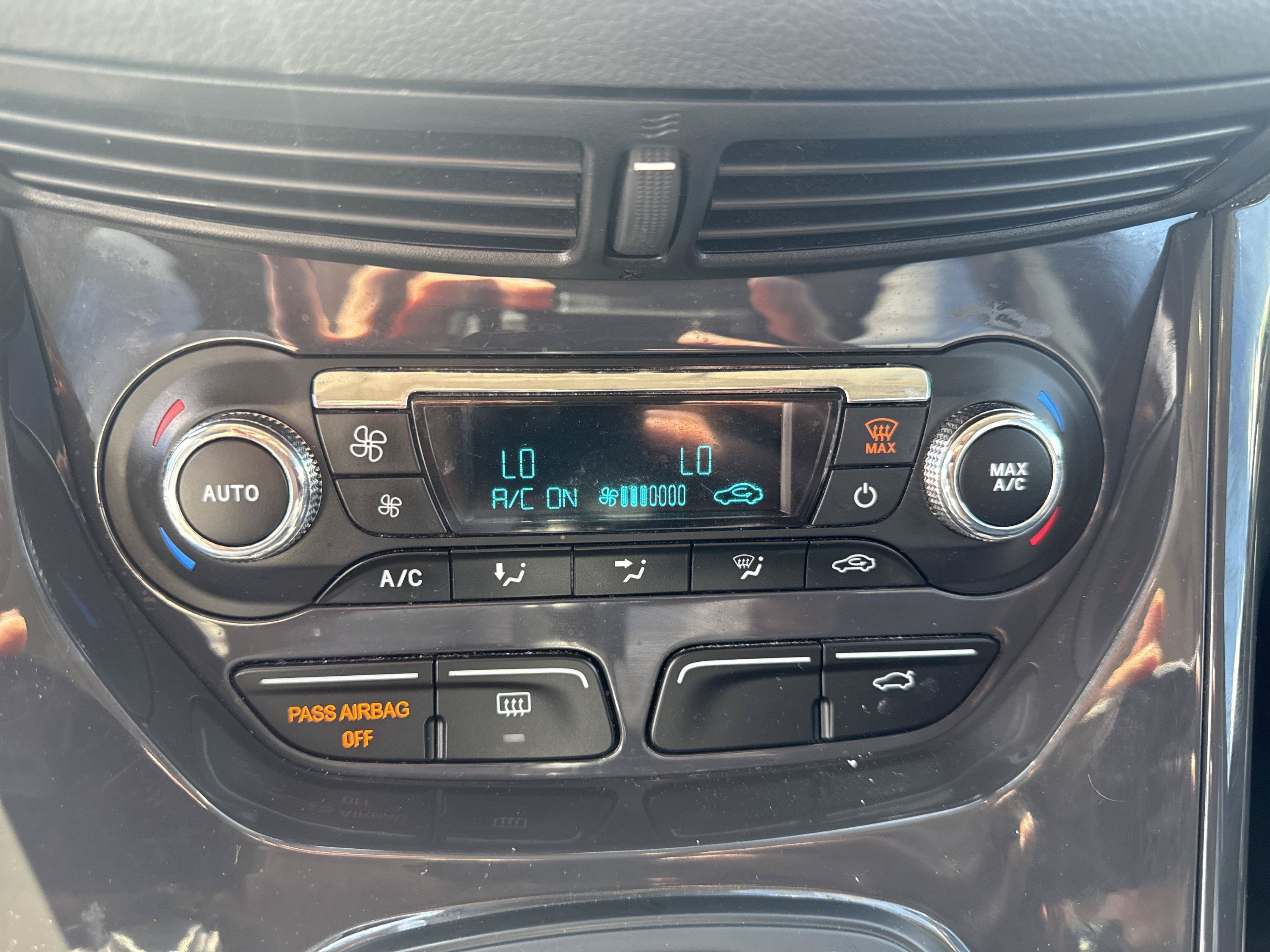 Used 2015 Ford Escape Titanium AWD/4WD image 18