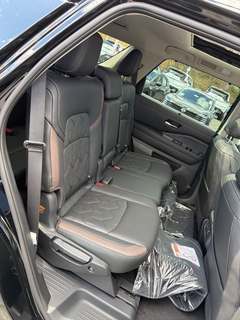 Used 2026 Nissan Pathfinder Platinum w/ Cargo Package AWD/4WD image 29