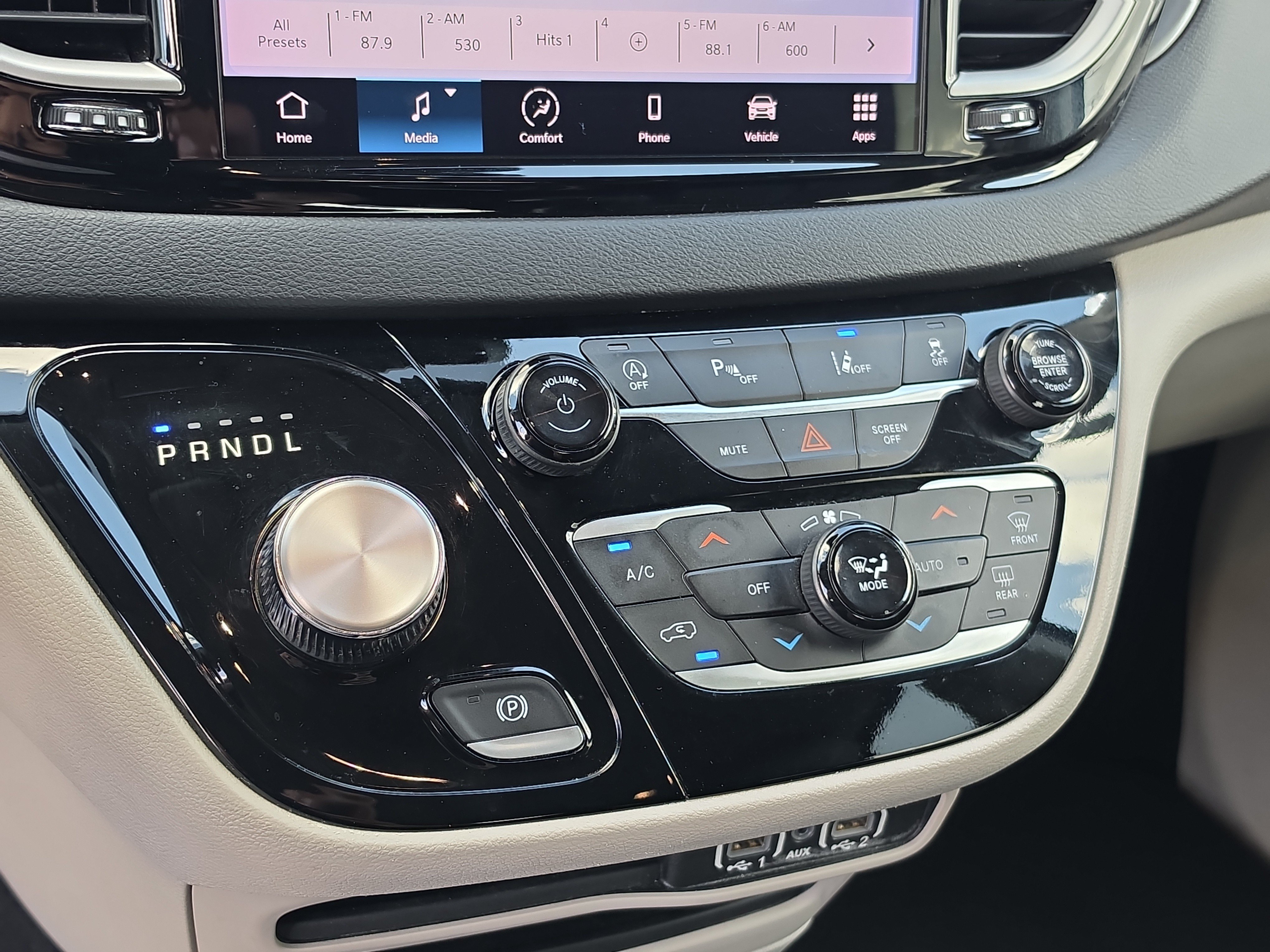 Used 2023 Chrysler Pacifica Touring-L FWD image 26