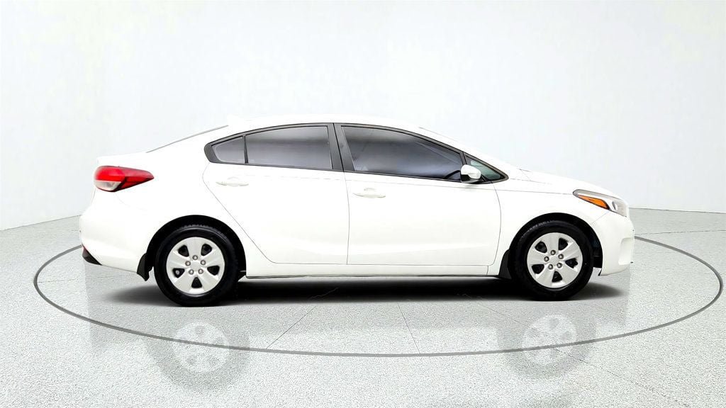 Used 2017 Kia Forte LX FWD image 4