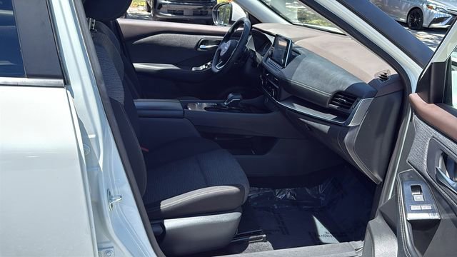 Used 2023 Nissan Rogue SV FWD image 12