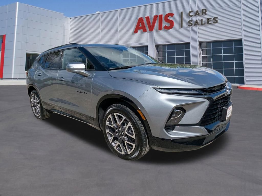Used 2025 Chevrolet Blazer RS FWD image 3